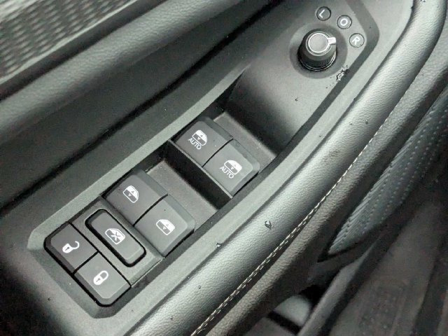 Used 2025 Jeep Grand Cherokee Laredo X RWD image 23
