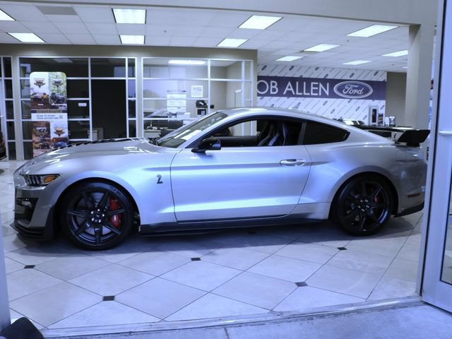 Used 2022 Ford Mustang Shelby GT500 w/ Carbon Fiber Track Pack RWD image 5