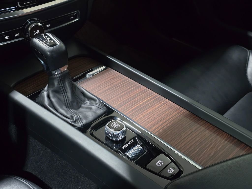 Used 2021 Volvo S60 T6 Momentum w/ Premium Package image 15