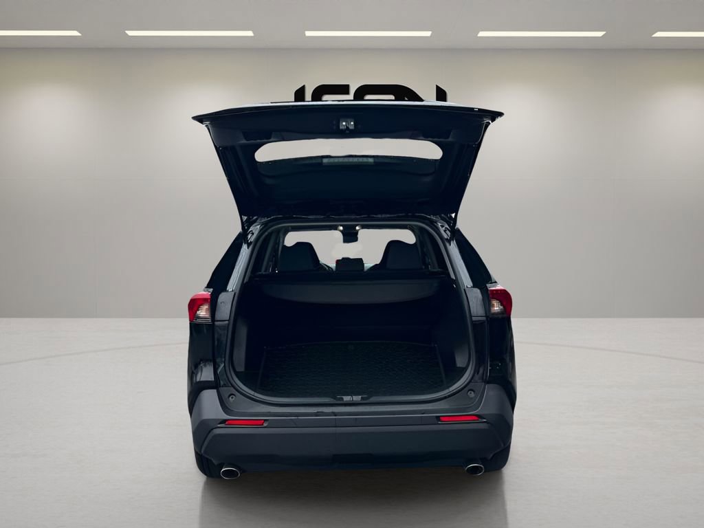 Used 2025 Toyota RAV4 XLE AWD/4WD image 12