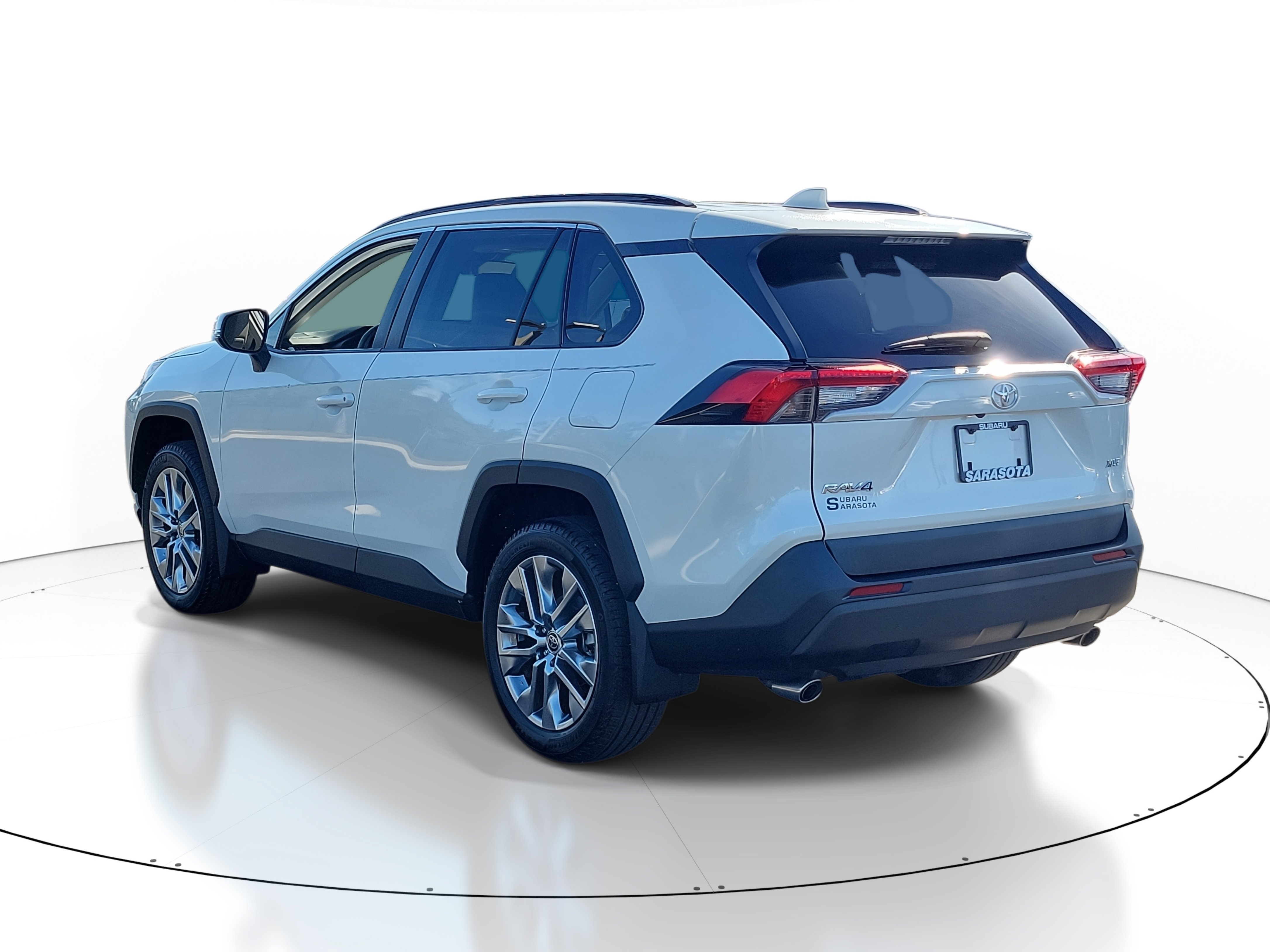 Used 2022 Toyota RAV4 XLE Premium image 4
