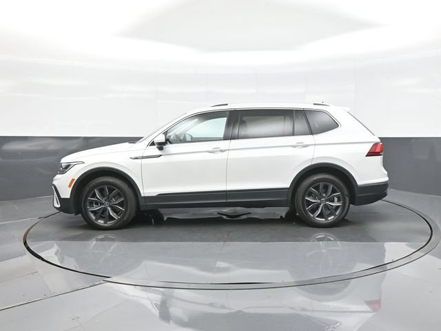 Used 2023 Volkswagen Tiguan SE FWD image 4
