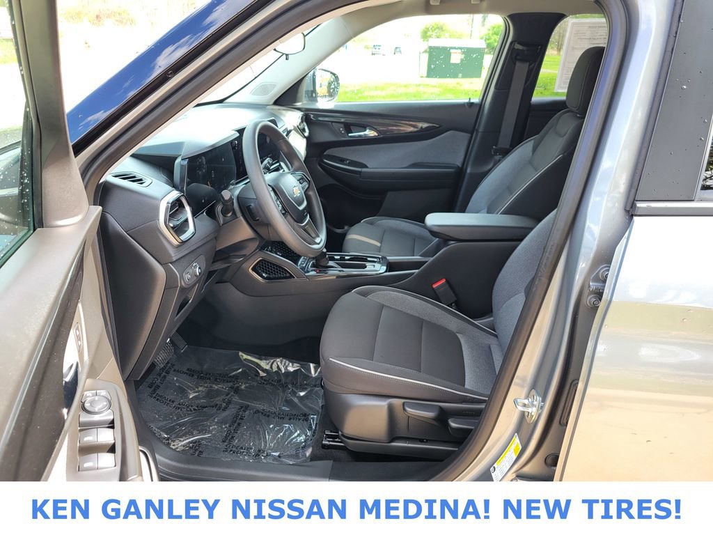 Used 2025 Chevrolet TrailBlazer LT FWD image 34