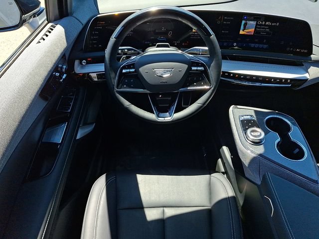Certified 2025 Cadillac Optiq Sport 2 w/ LPO, Floor Liner Package AWD/4WD image 10