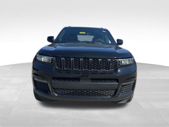 Used 2025 Jeep Grand Cherokee L Limited w/ Black Appearance Package AWD/4WD image 11