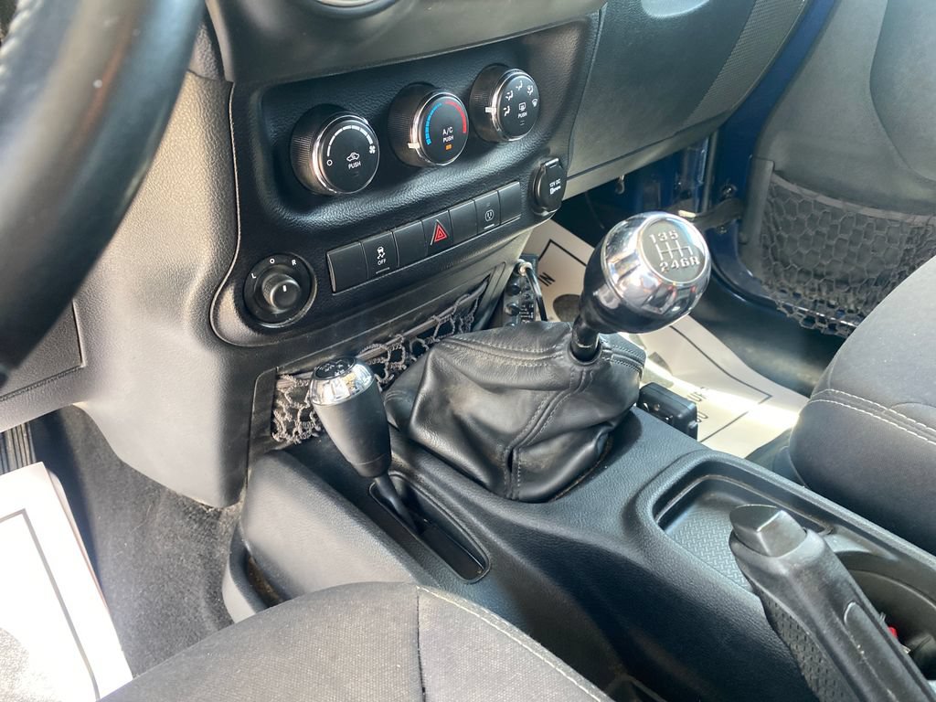 Used 2013 Jeep Wrangler Unlimited Rubicon w/ Dual Top Group AWD/4WD image 13