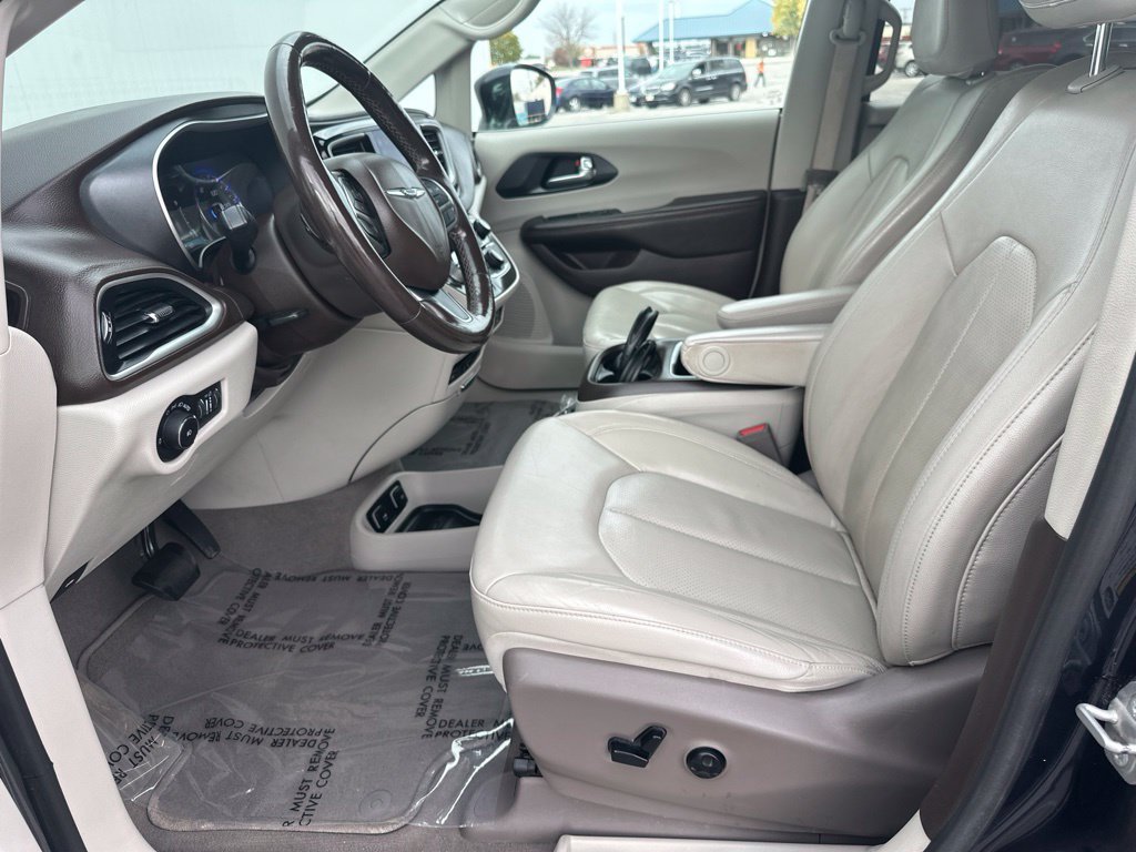 Used 2020 Chrysler Pacifica Touring-L Plus FWD image 14