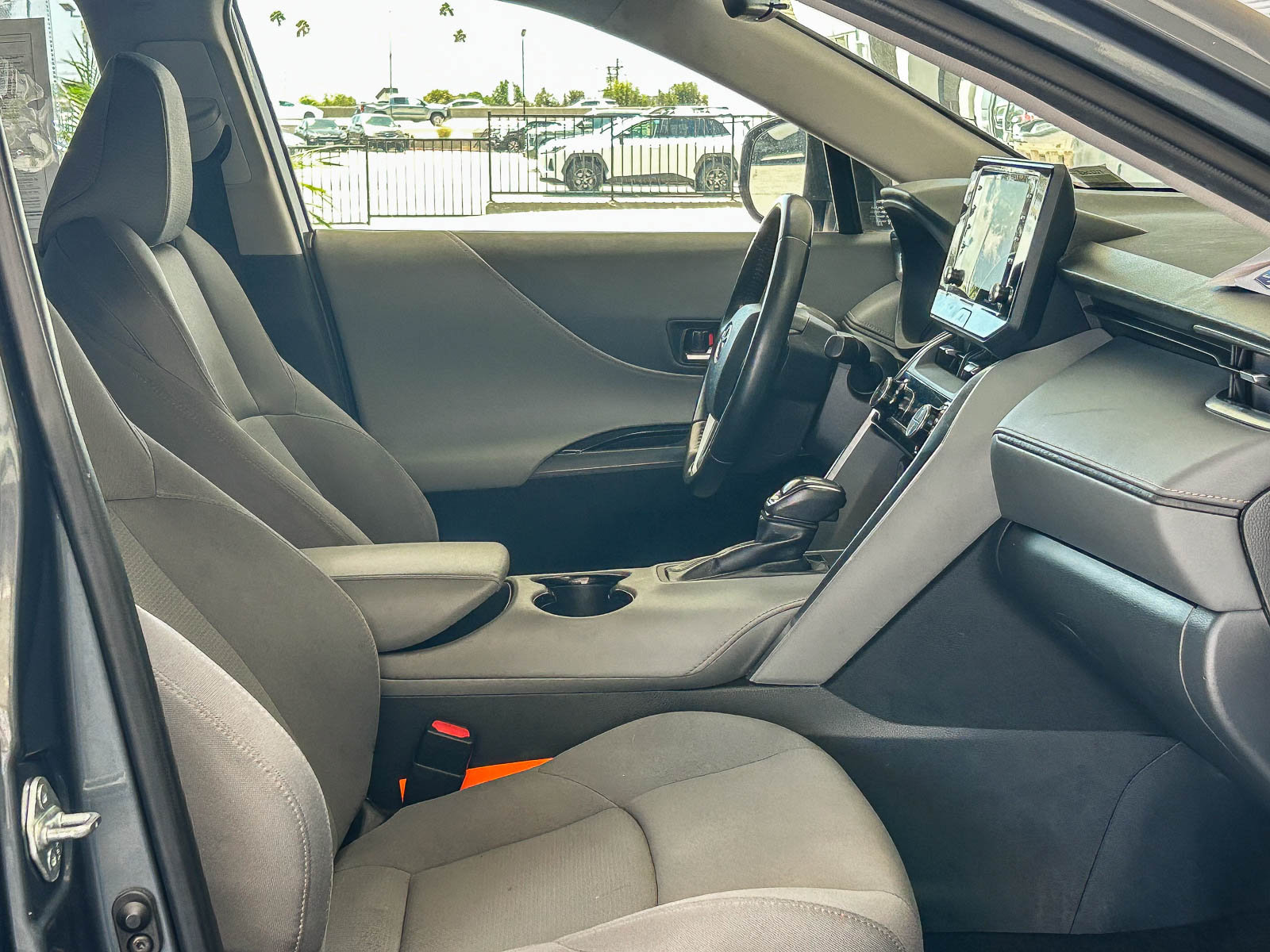 Used 2021 Toyota Venza LE w/ Carpet Mat Package (TMS) AWD/4WD image 16