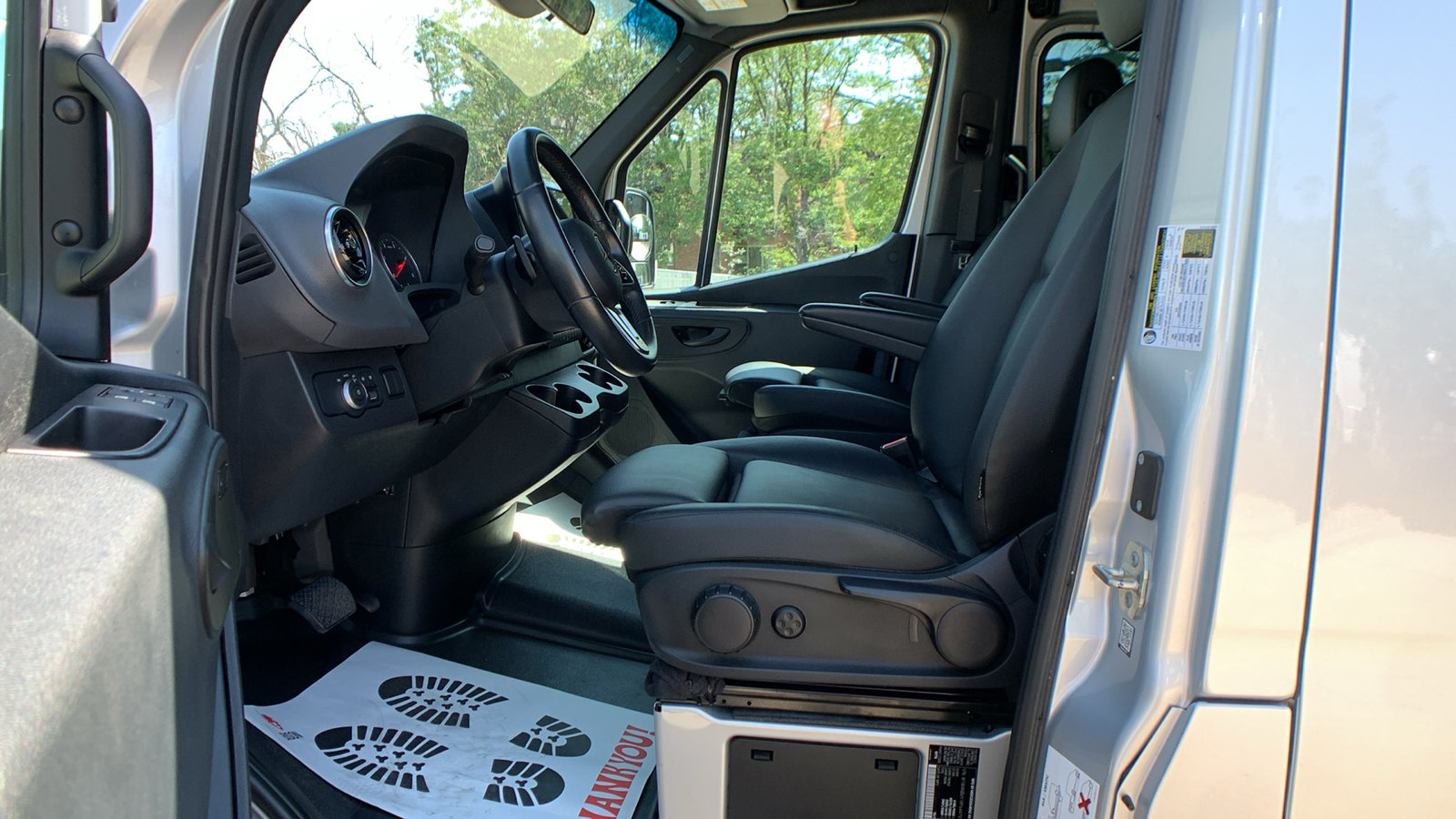 Used 2024 Mercedes-Benz Sprinter 2500 image 10