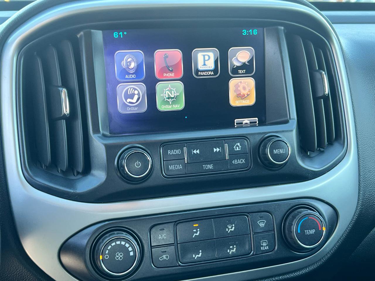 Used 2015 Chevrolet Colorado LT w/ LT Convenience Package AWD/4WD image 9