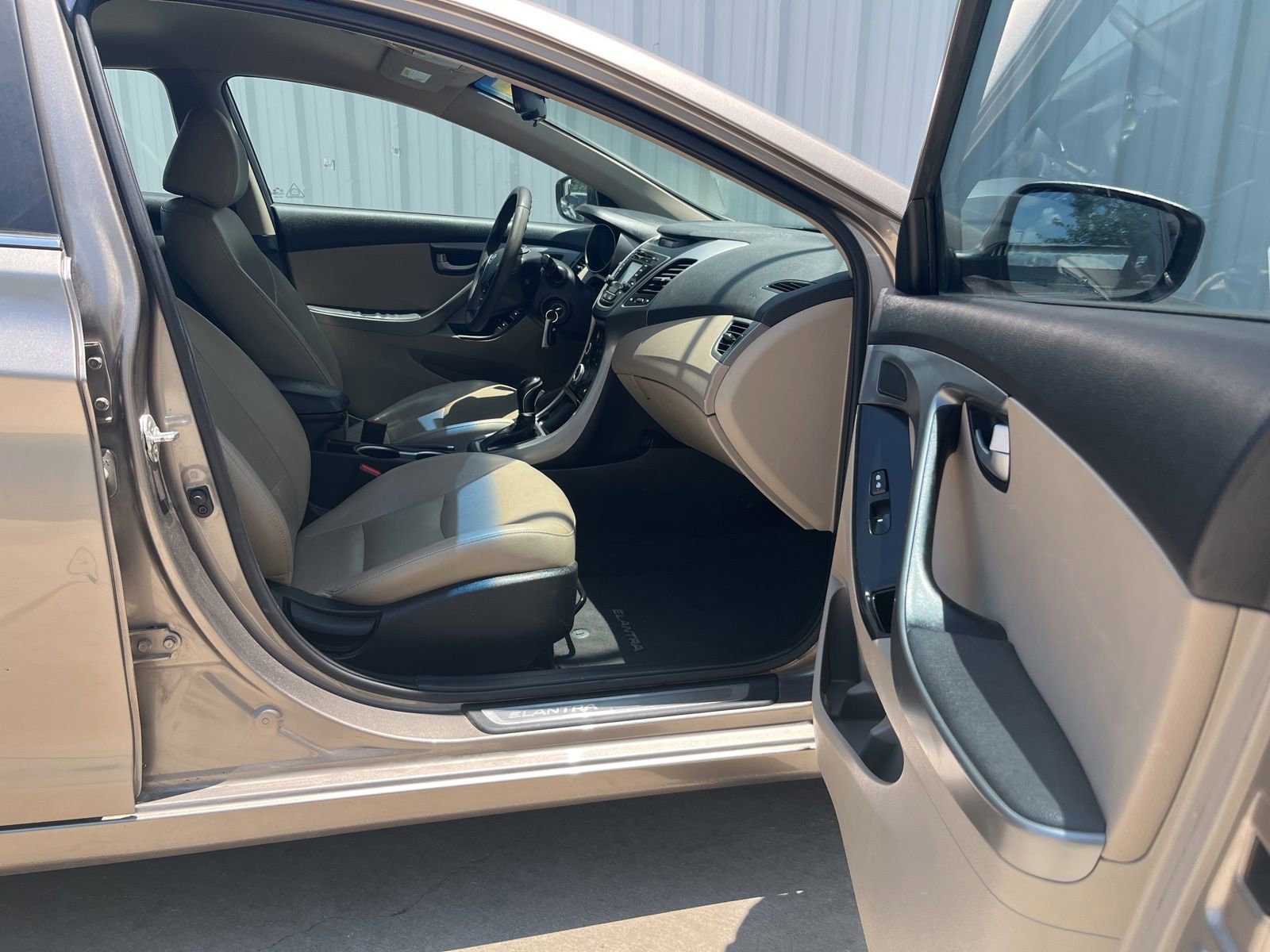 Used 2015 Hyundai Elantra Limited FWD image 16