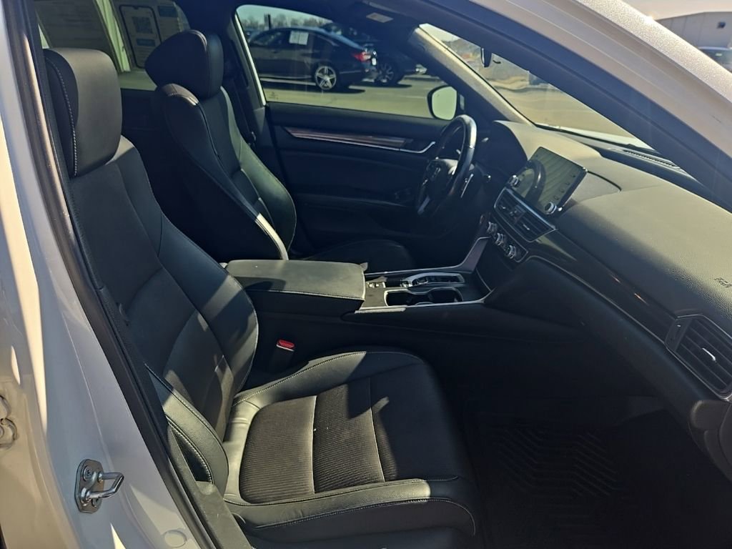 Used 2018 Honda Accord Sport image 32