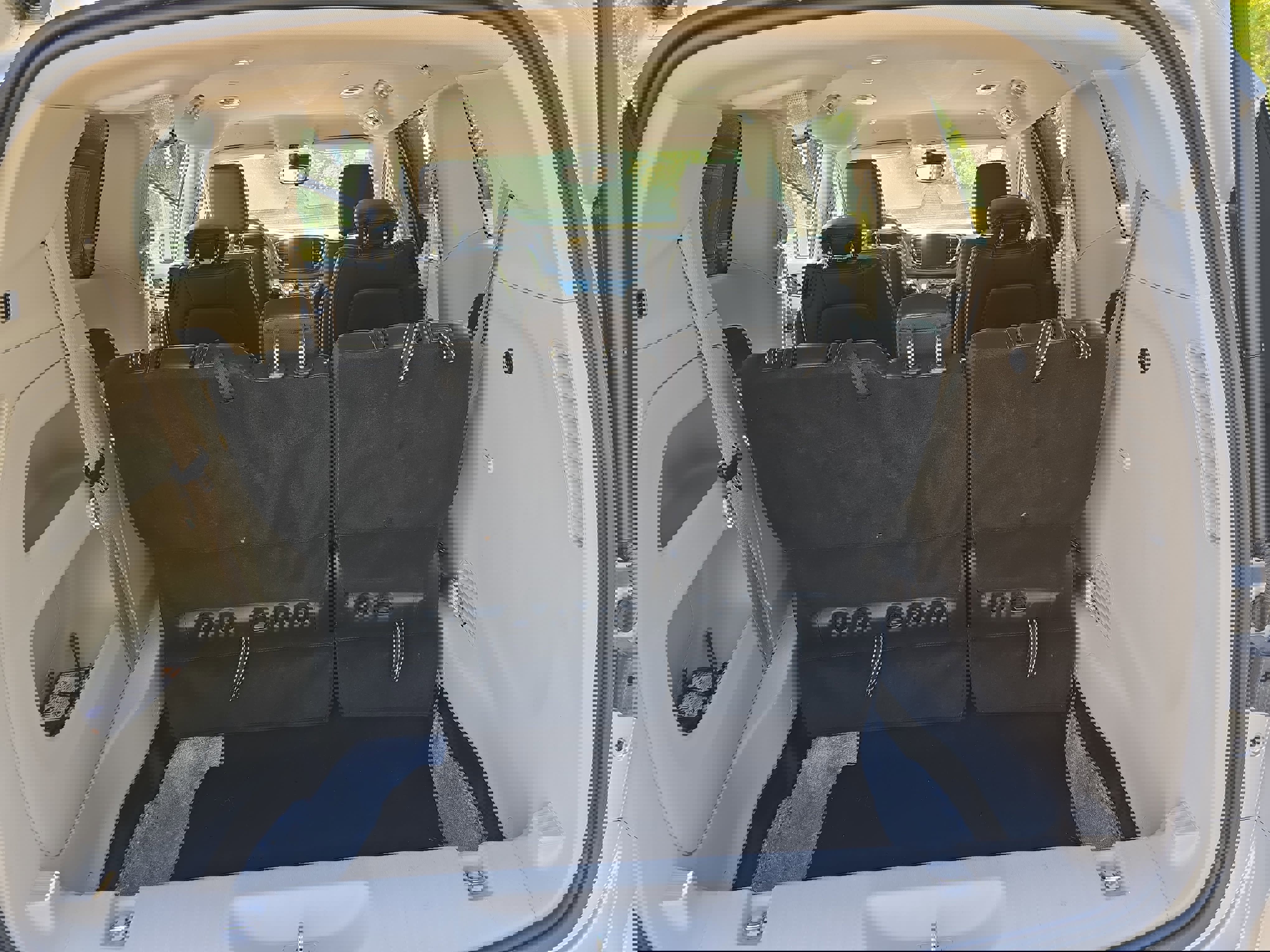 Used 2024 Chrysler Pacifica Touring-L image 13