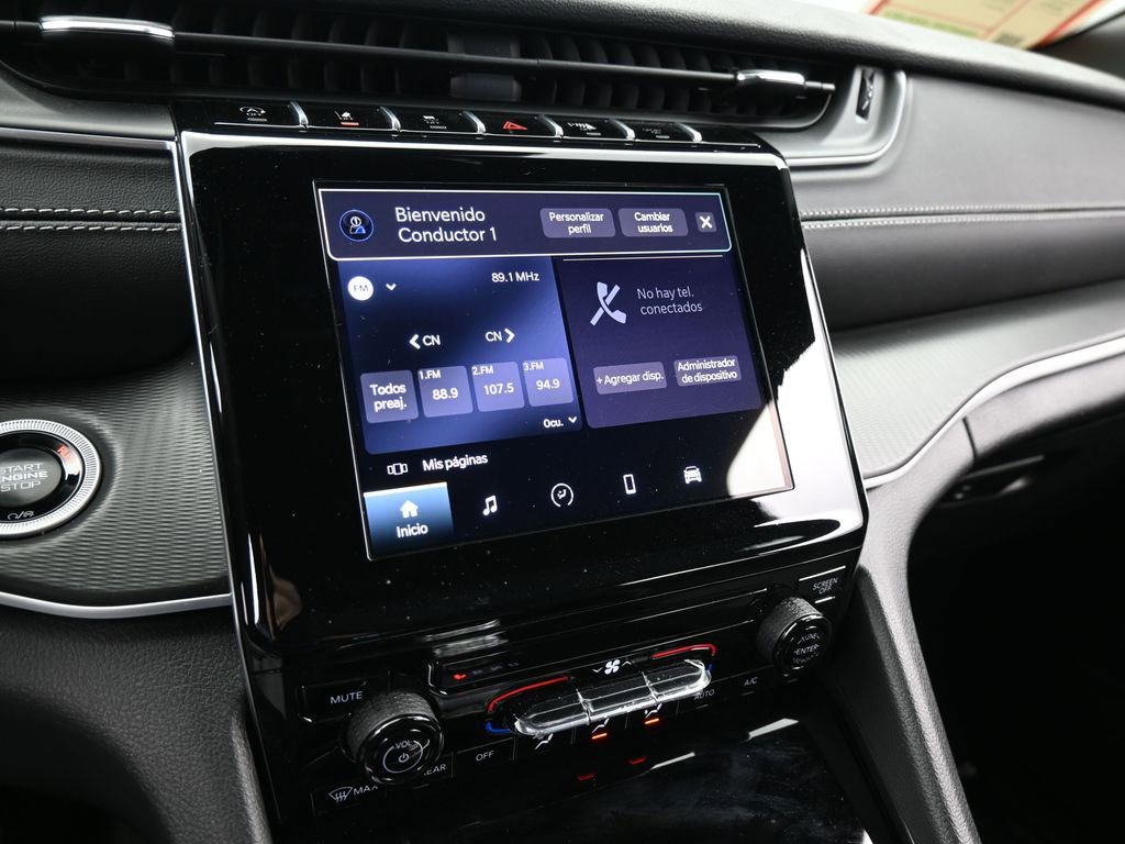 Used 2025 Jeep Grand Cherokee Laredo image 13