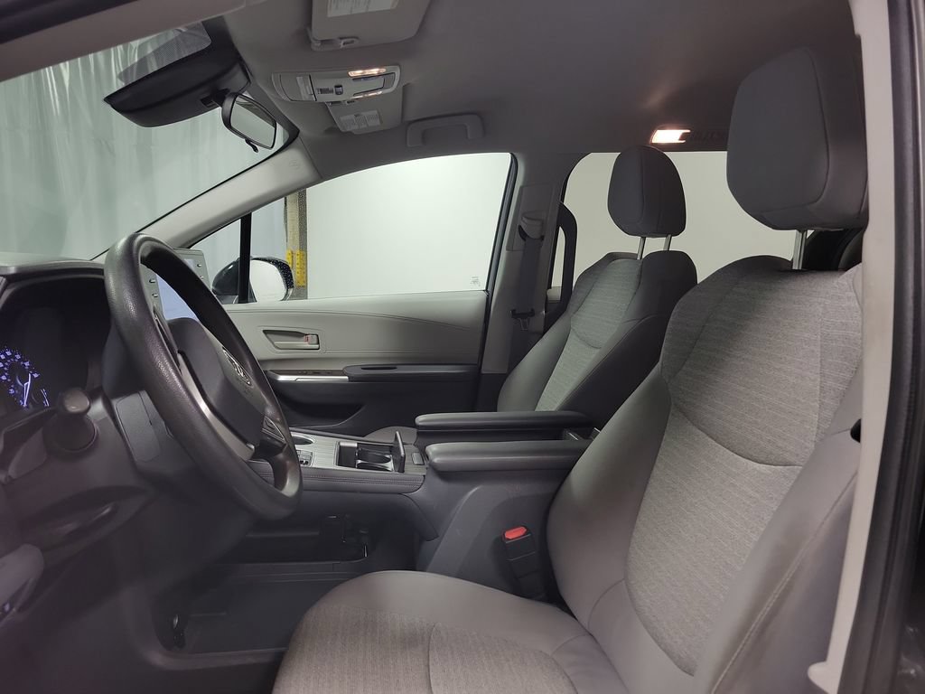 Used 2021 Toyota Sienna LE AWD/4WD image 15