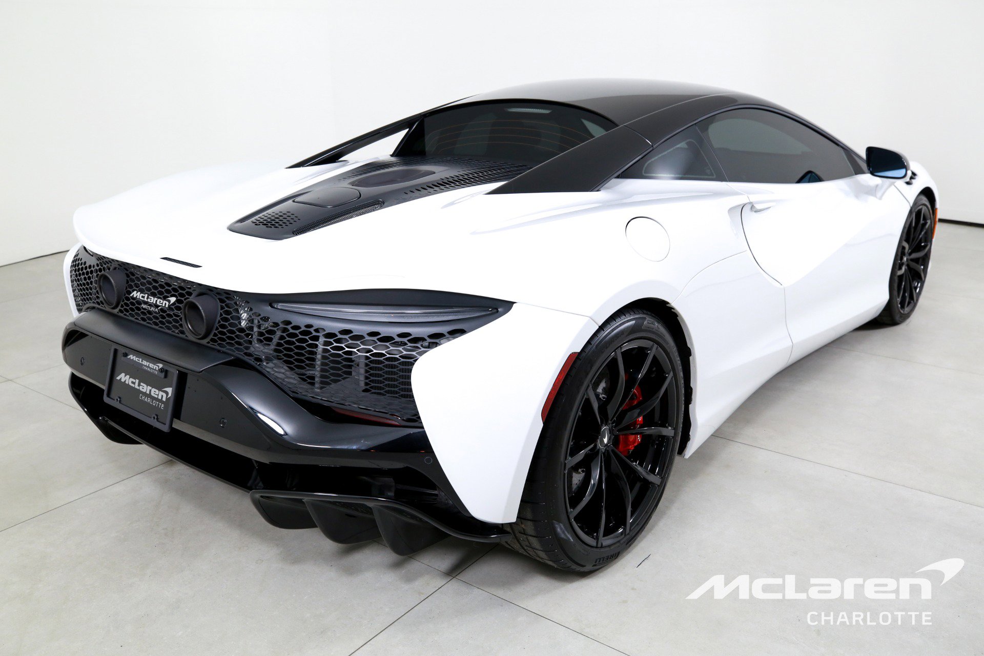 Used 2024 McLaren Artura image 9