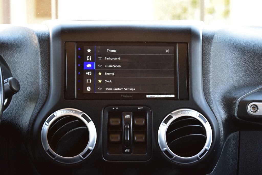 Used 2013 Jeep Wrangler Unlimited Rubicon w/ Connectivity Group AWD/4WD image 18
