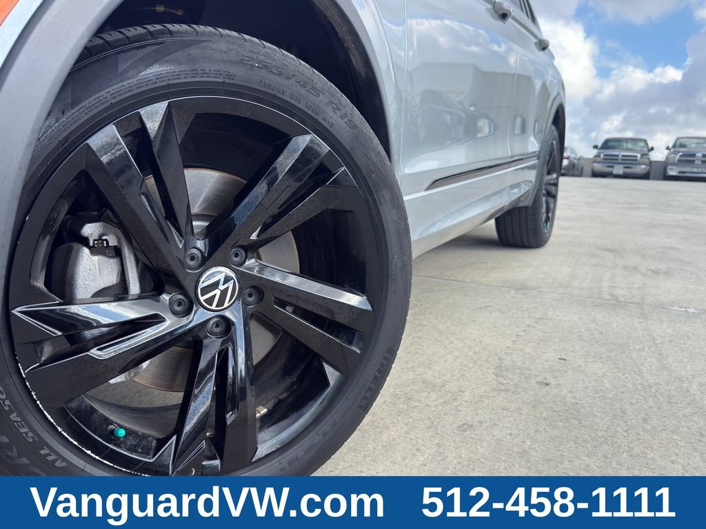 Used 2023 Volkswagen Tiguan SE R-Line FWD image 4