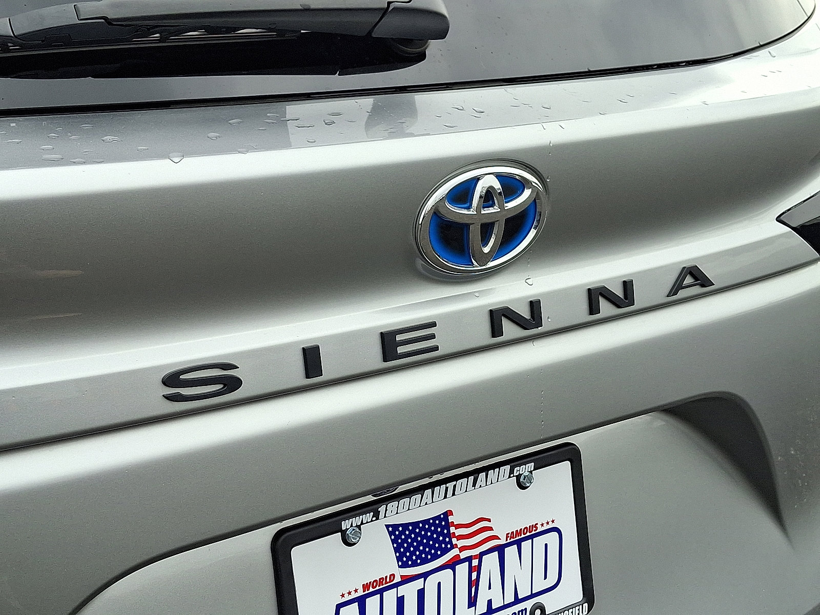 Used 2025 Toyota Sienna XLE image 30