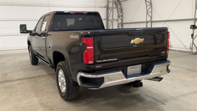 Used 2025 Chevrolet Silverado 2500 LTZ w/ LTZ Convenience Package image 8