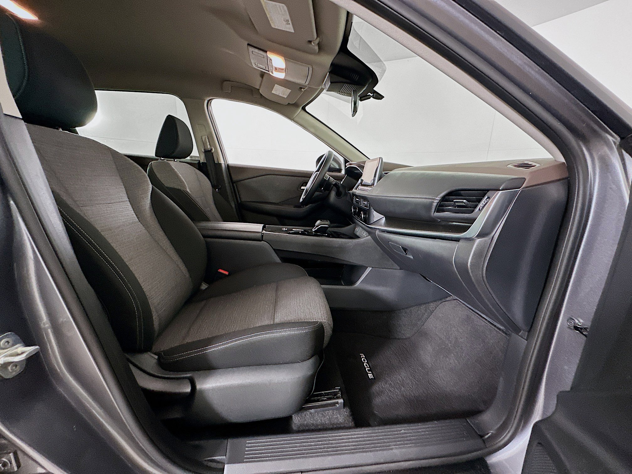 Used 2023 Nissan Rogue SV FWD image 29