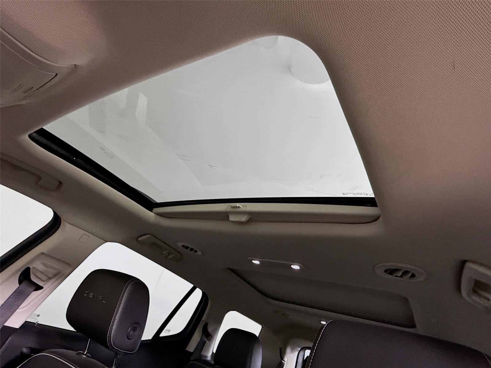 Used 2021 GMC Acadia Denali w/ GMC Pro Grade Package image 17