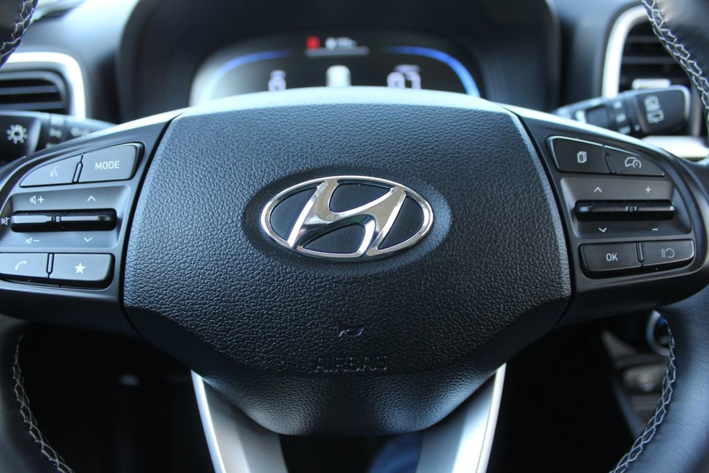 Used 2025 Hyundai Venue SEL FWD image 27