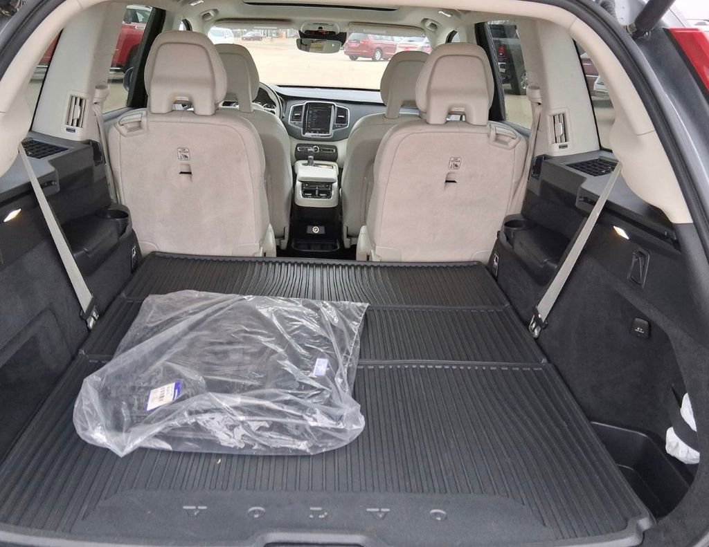 Used 2020 Volvo XC90 T6 Momentum AWD/4WD image 7