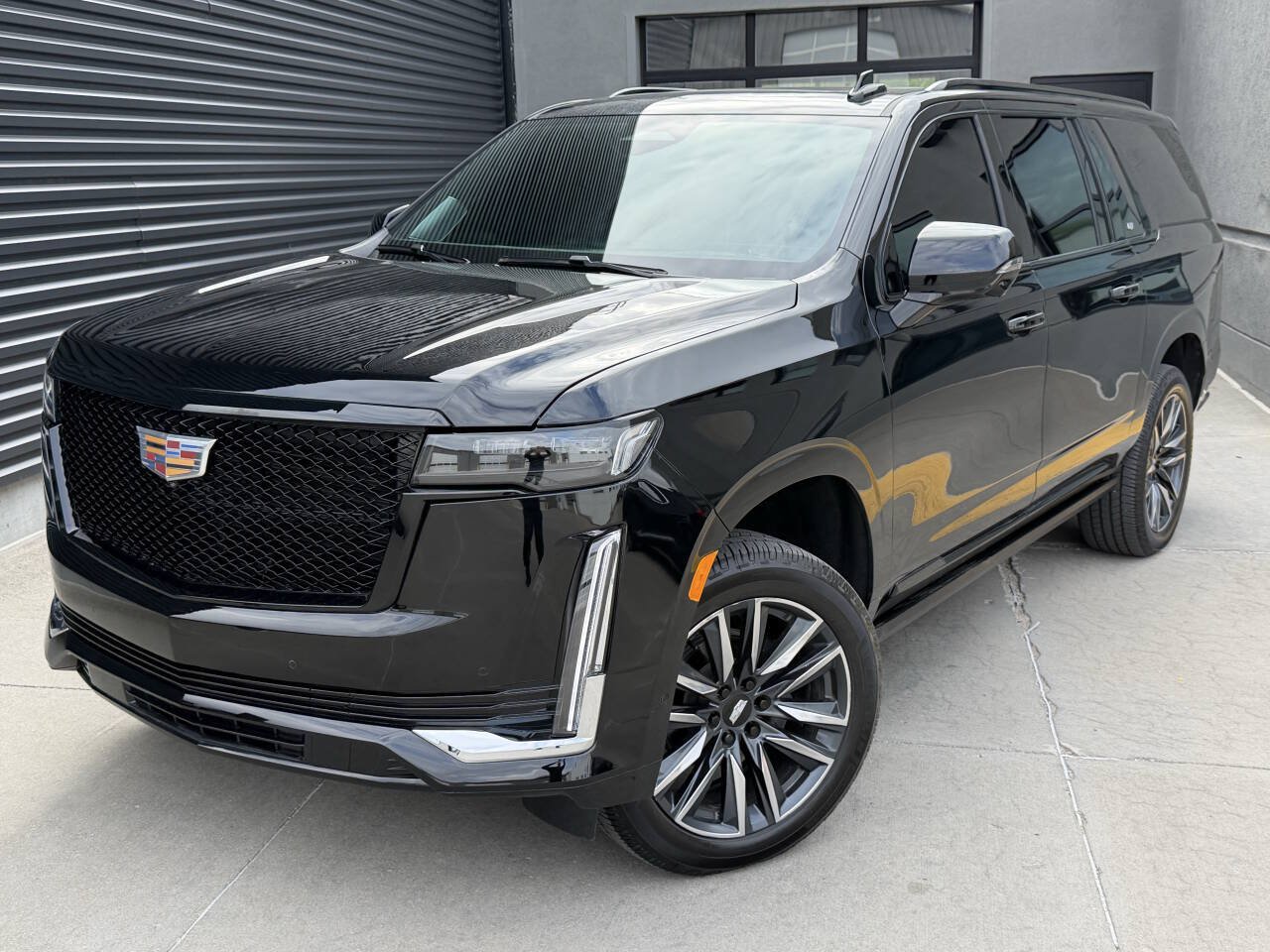 Used 2023 Cadillac Escalade ESV Sport Platinum w/ LPO, ONYX Package AWD/4WD image 2