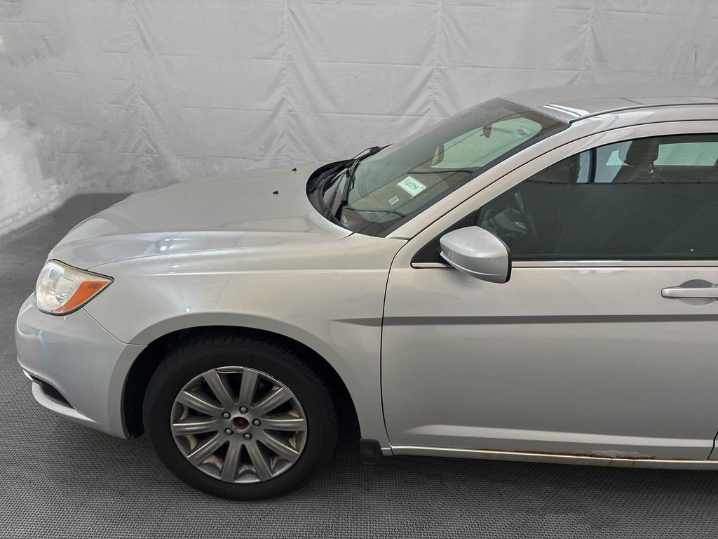 Used 2012 Chrysler 200 Touring image 3