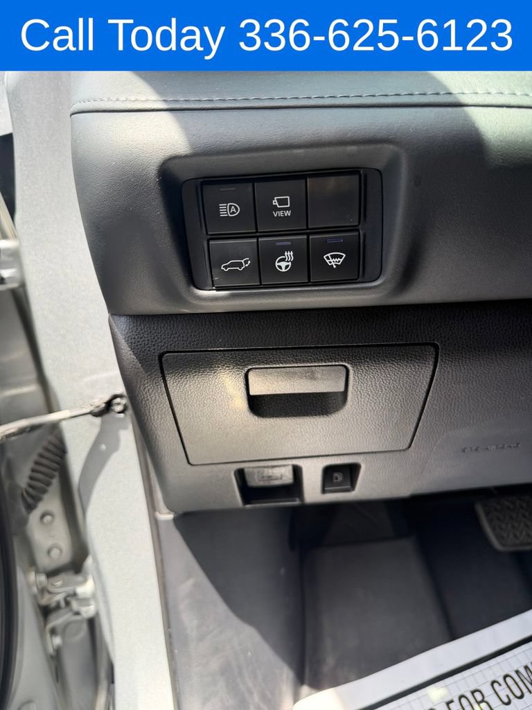 Used 2021 Toyota Highlander Limited FWD image 17
