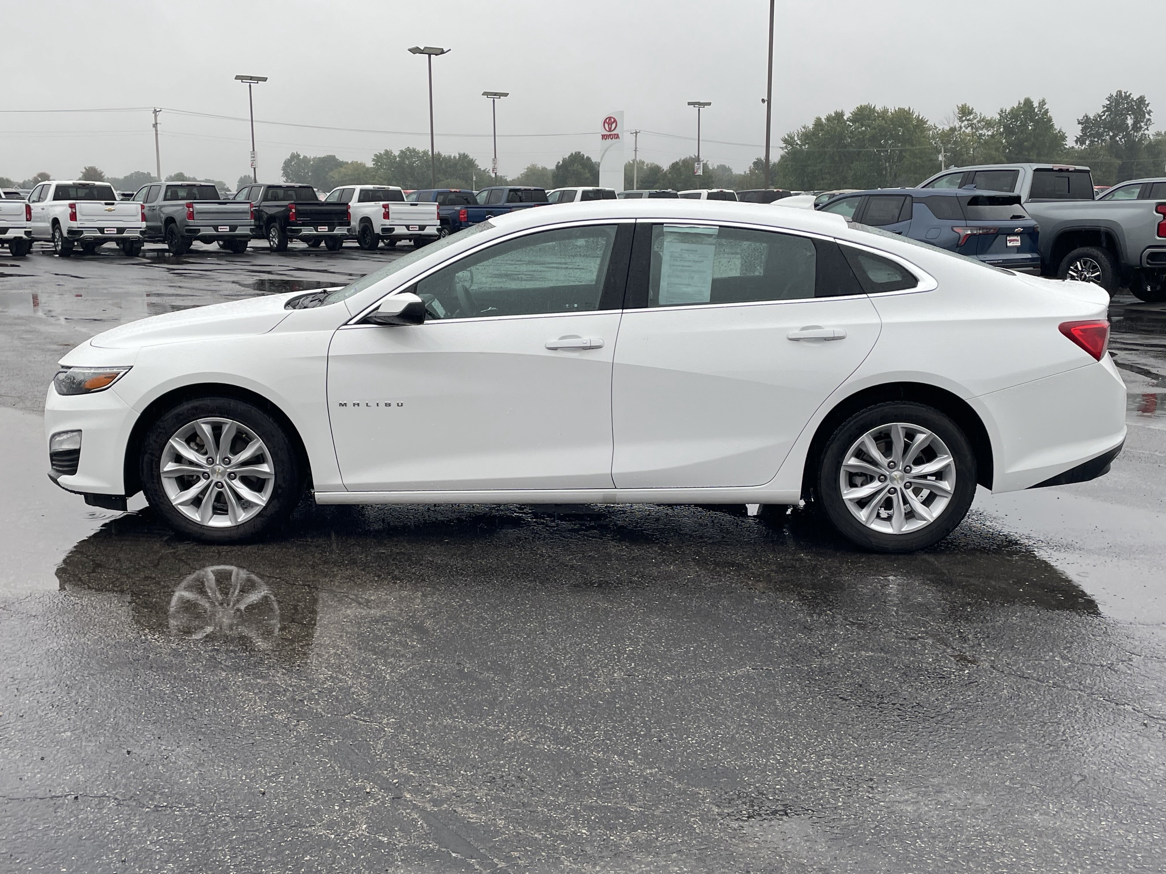 Used 2025 Chevrolet Malibu LT FWD image 7