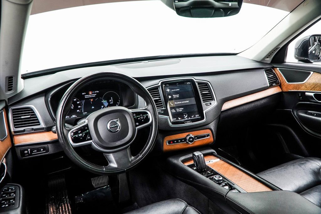 Used 2021 Volvo XC90 T8 Inscription Expression w/ Climate Package image 5