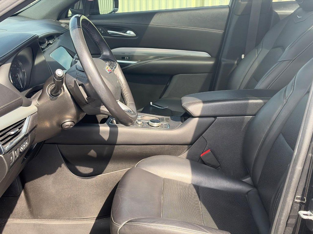 Used 2021 Cadillac XT4 Premium Luxury FWD image 4