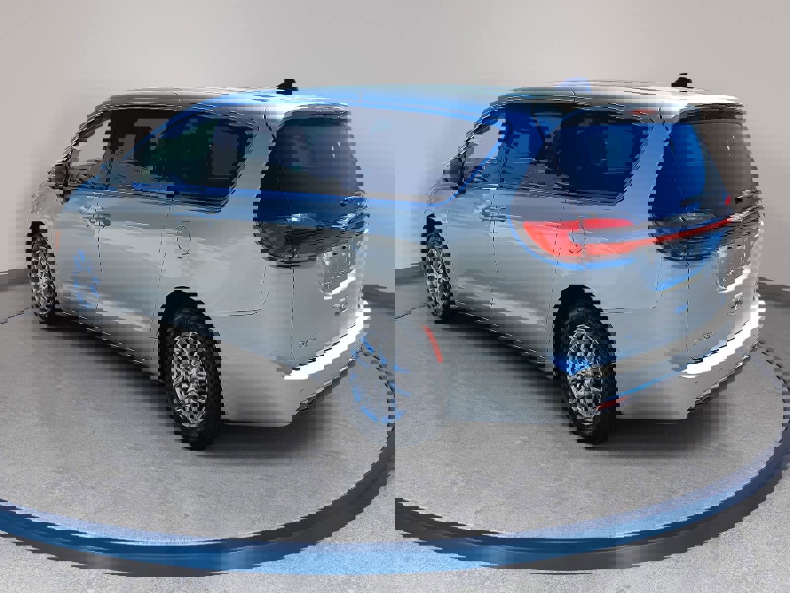 Used 2023 Chrysler Pacifica Touring-L image 7