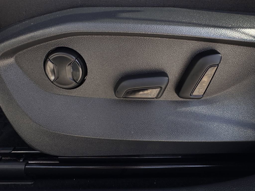 Used 2023 Volkswagen Taos SE image 26