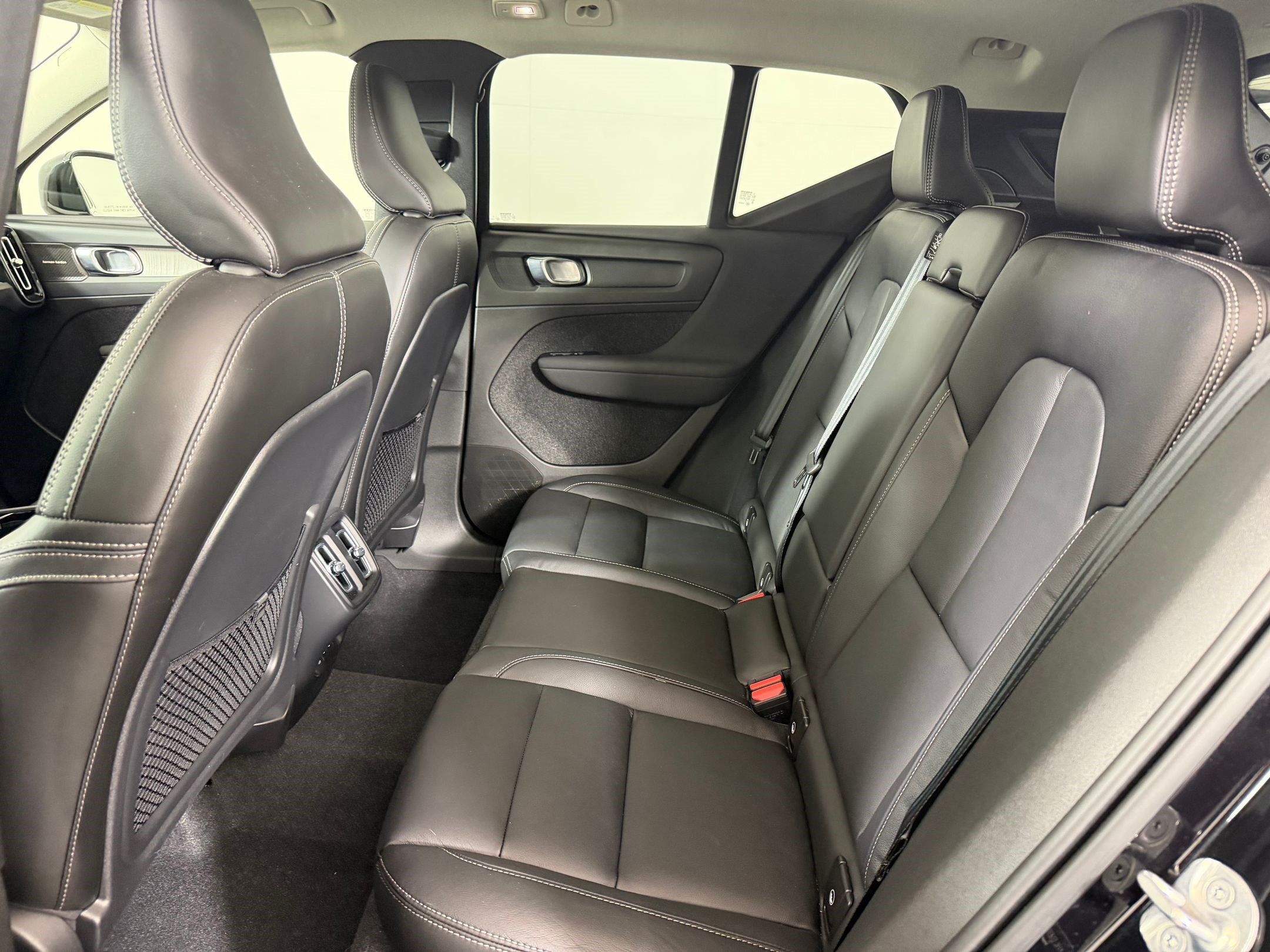 Used 2024 Volvo XC40 B5 Plus w/ Protection Package Premier AWD/4WD image 22