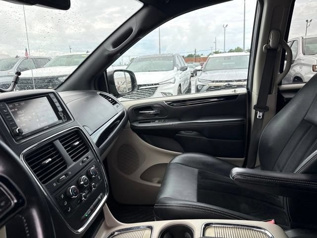 Used 2018 Dodge Grand Caravan SXT FWD image 31