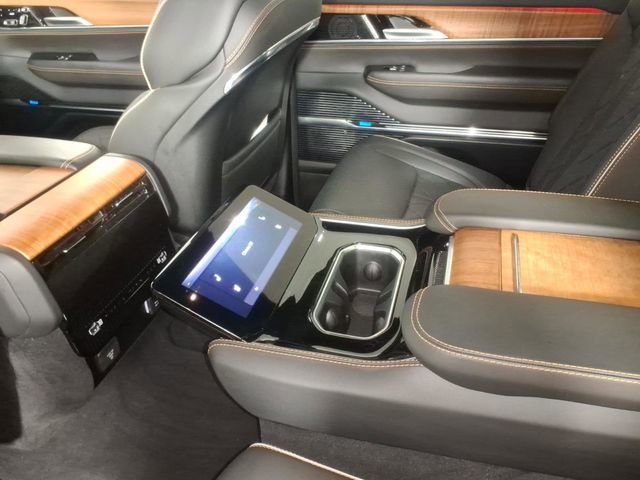 Used 2024 Jeep Grand Wagoneer L Series III w/ HD Trailer Tow Package AWD/4WD image 10