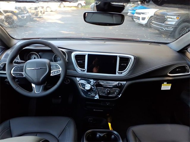 New 2026 Chrysler Pacifica Select image 13