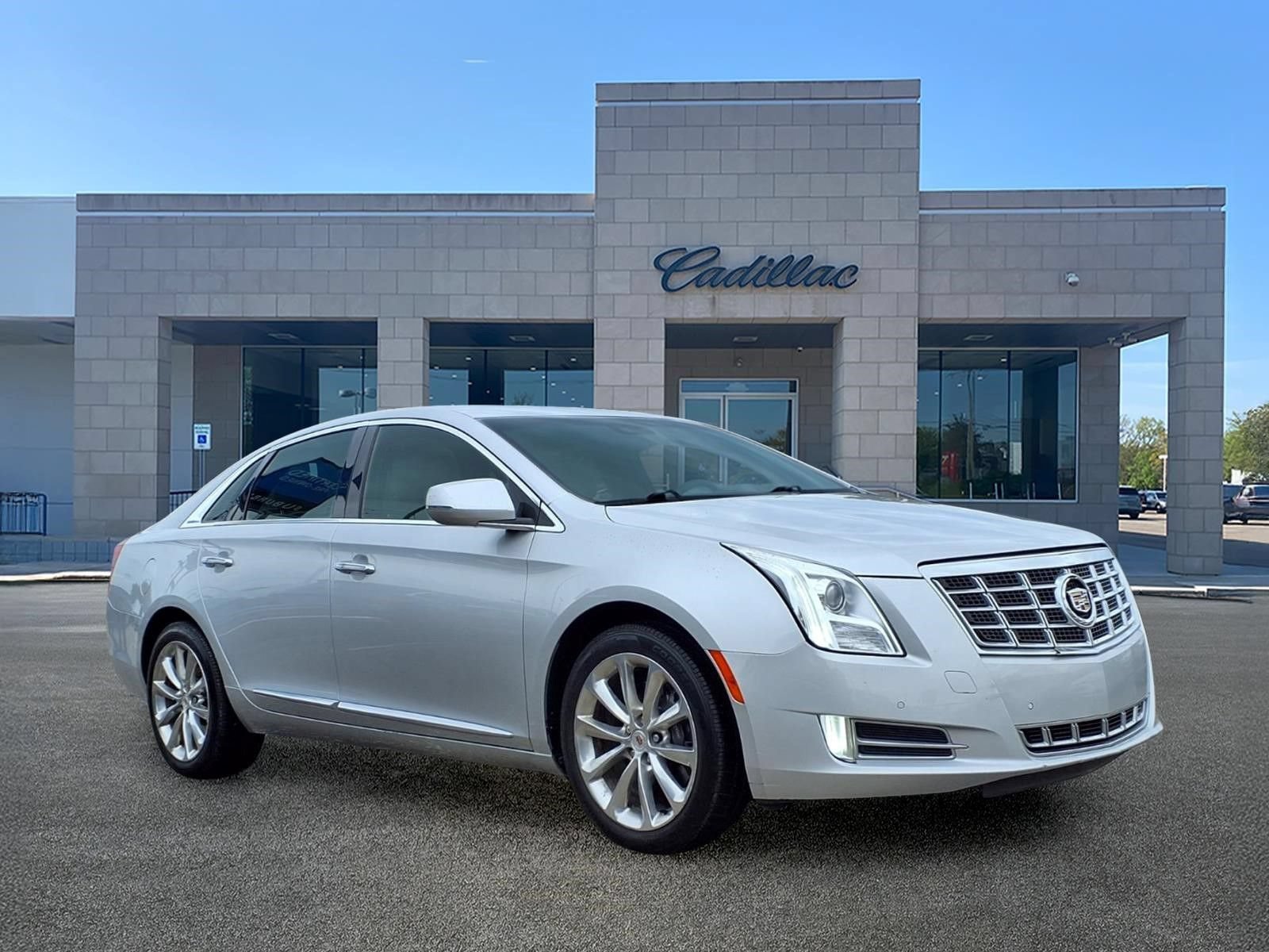 Used 2014 Cadillac XTS Luxury w/ Driver Awareness Package AWD/4WD image 3