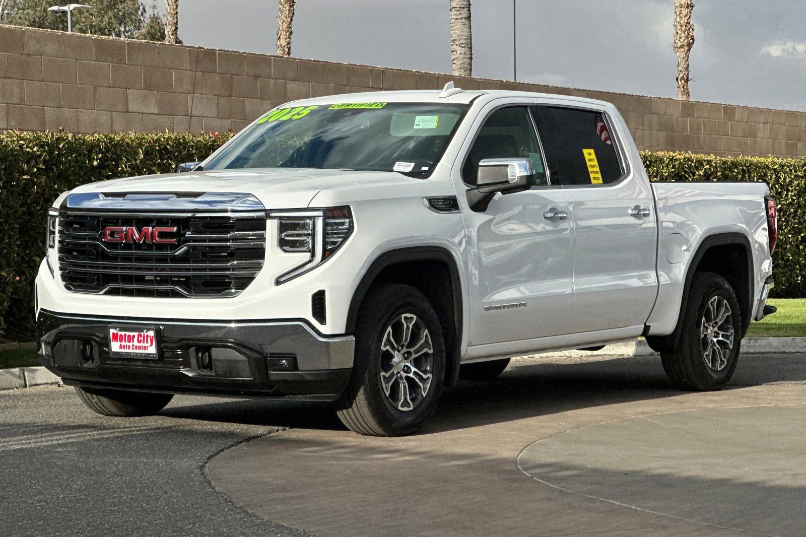 Used 2025 GMC Sierra 1500 SLT RWD image 8