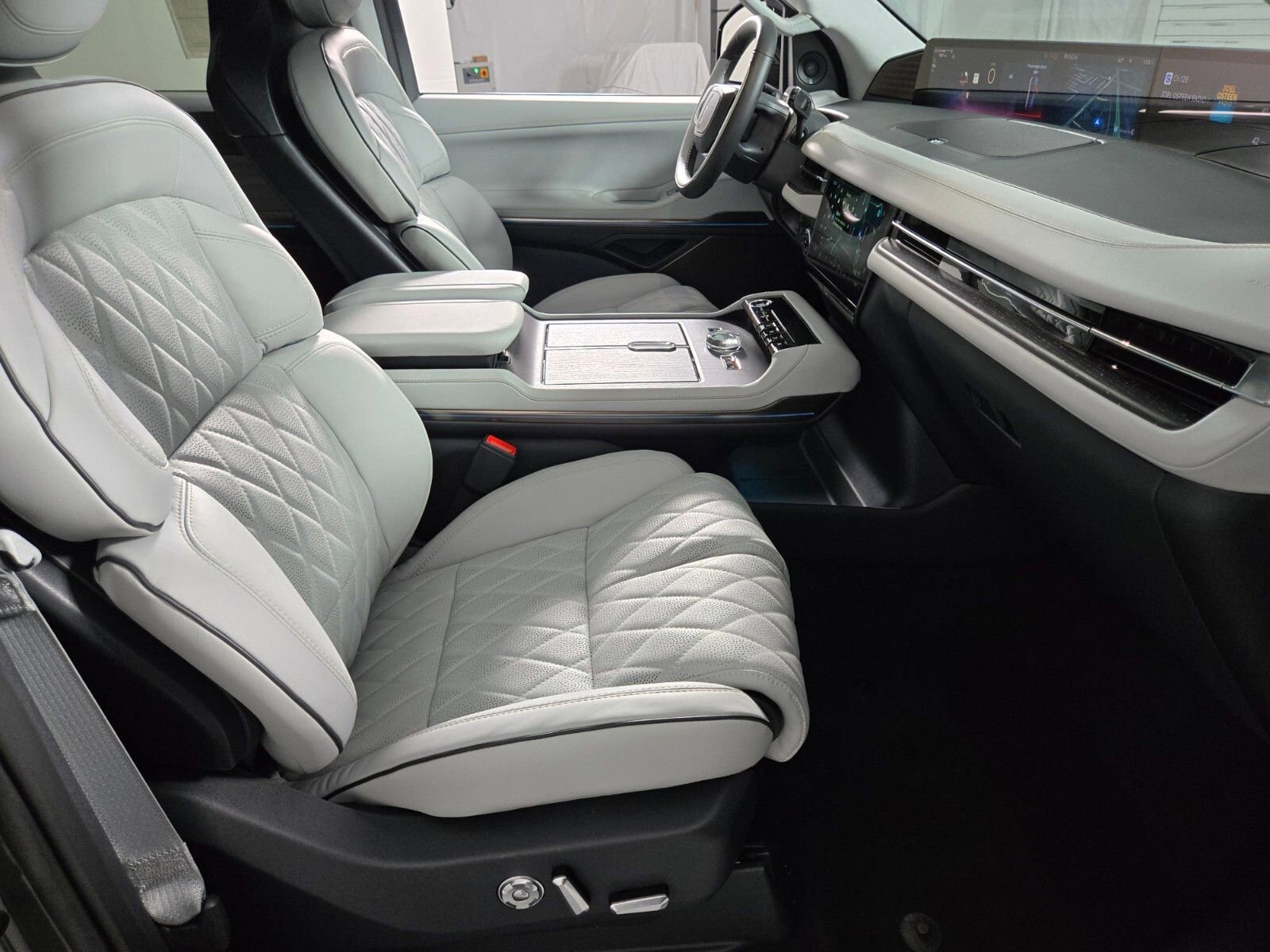 New 2026 Lincoln Navigator Black Label image 20