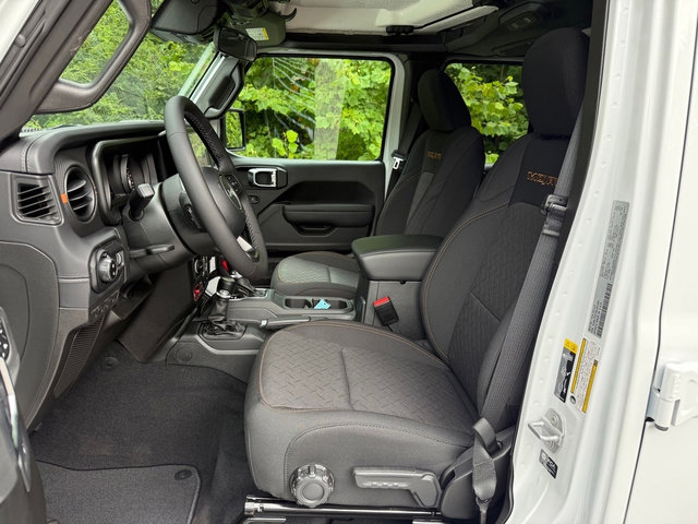 New 2025 Jeep Gladiator Mojave w/ Steel Bumper Group image 15