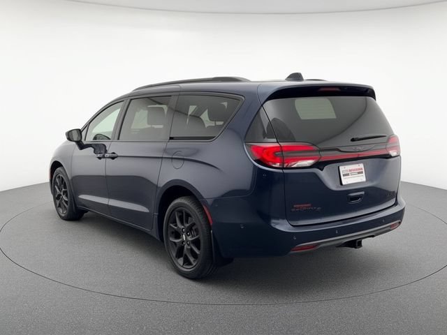 Used 2023 Chrysler Pacifica Limited w/ Uconnect Theater Family Group AWD/4WD image 4