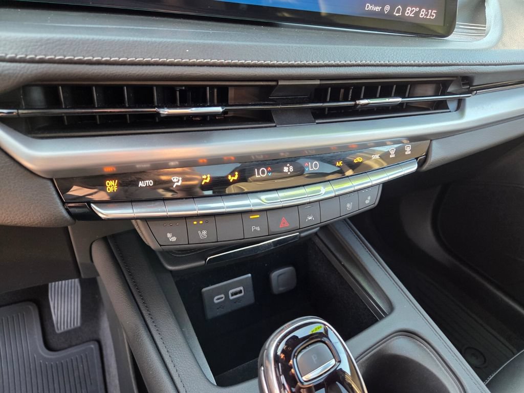 Used 2024 Cadillac XT4 Premium Luxury w/ Technology Package FWD image 27