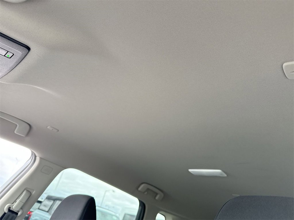 Used 2022 Nissan Rogue SV image 21