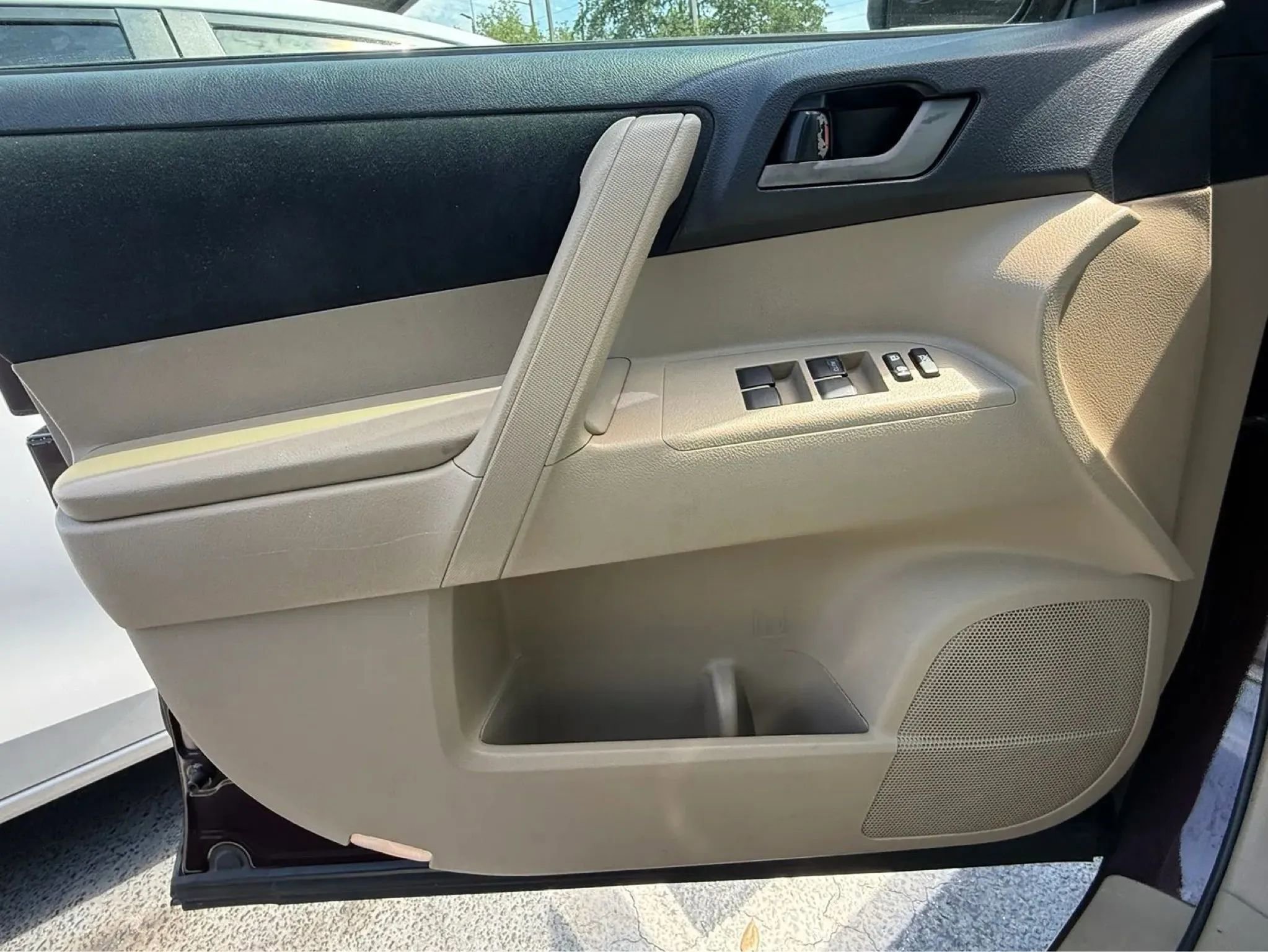 Used 2012 Toyota Highlander 4WD w/ Tech Pkg image 15