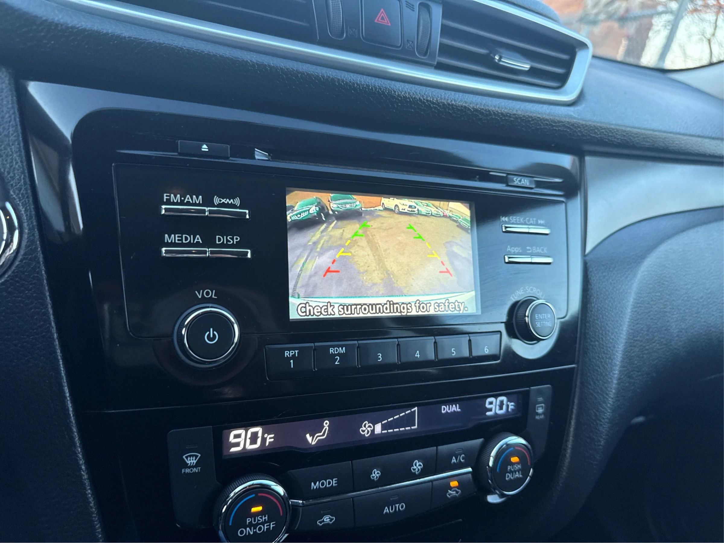Used 2015 Nissan Rogue SV image 23