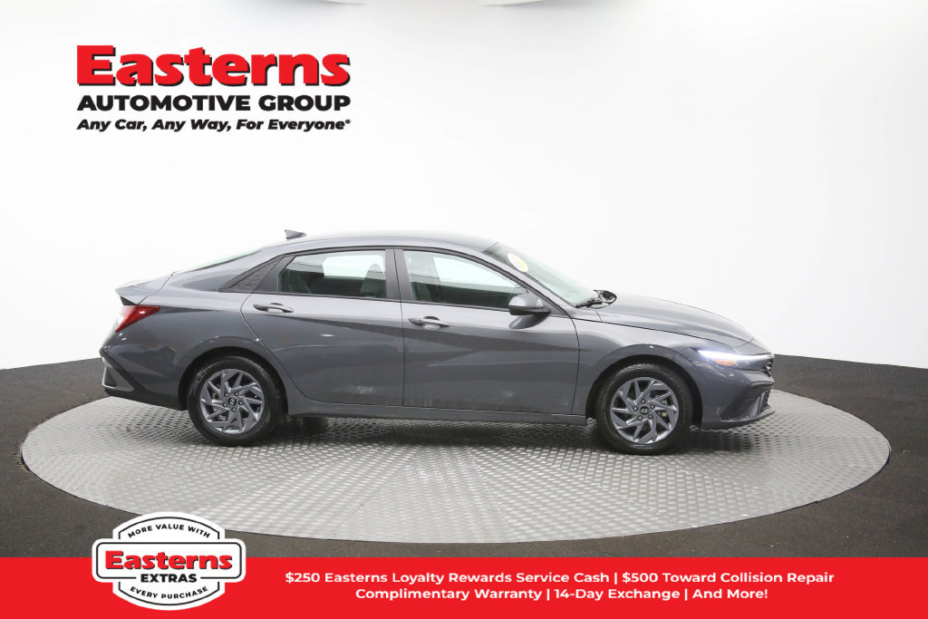 Used 2025 Hyundai Elantra Hybrid FWD image 45